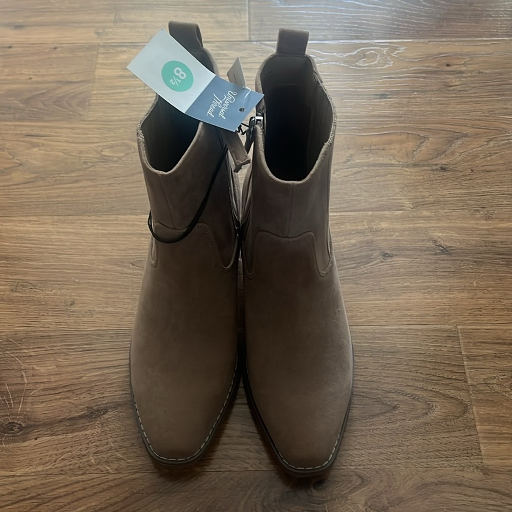 Universal Thread Boot (8.5) FINAL SALE - Picture 3 of 4